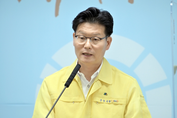 16일 제133차 정례브리핑을 진행하고 있는 김정섭 시장