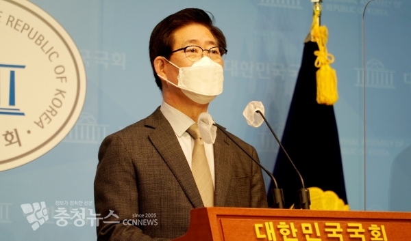 양승조 충남도지사가 16일 더불어민주당 대선주자들을 향해 당의 쇄신과 대한민국 상생공영에 대한 비전수립을 위한 연석회의를 제안했다.