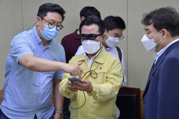 세계유산 콘텐츠 박정현 군수 시연 모습