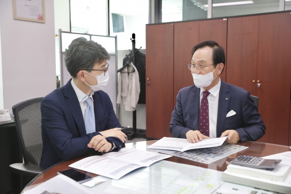 기재부 방문해 건의 중인 박상돈 시장