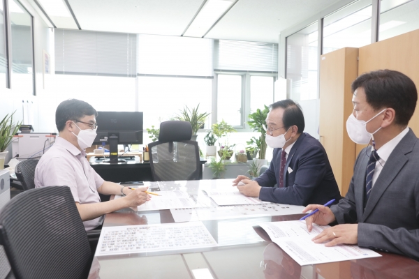 기재부 방문해 건의 중인 박상돈 시장