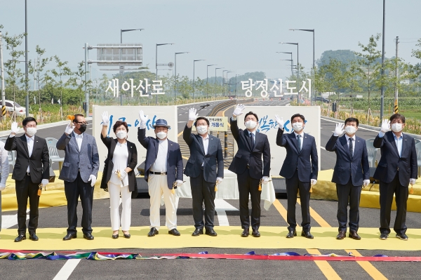 21일 배방읍 장재리와 탕정면 동산리 구간을 잇는 새아산로(도시계획도로 대로 2-1호선) 개통식 모습