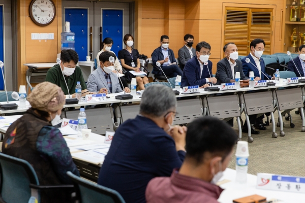 2021 청양고추구기자축제 온․오프 병행 개최 결정 회의 장면