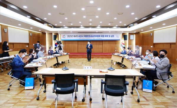 맹정호 서산시장이 24일 시청 중회의실에서 열린 지방보조금심의위원회에서 인사말씀하는 장면