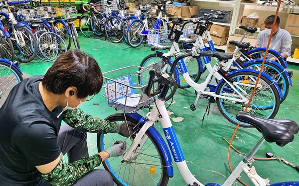 세종시 공영자전거 어울링 안전점검 모습
