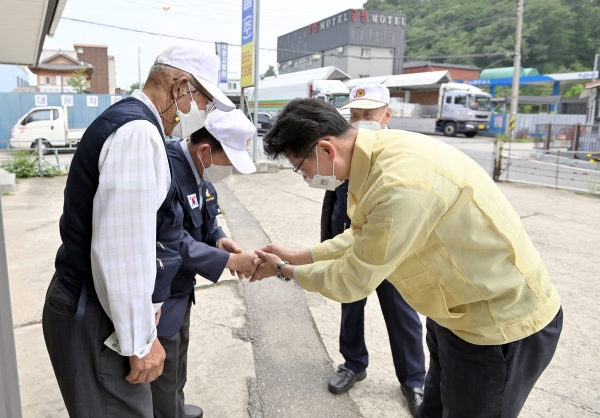 김정섭 공주시장, 6.25전쟁 71주년 기념 참전유공자 위문