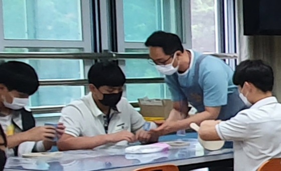 동대전중 전문직업인 멘토 특강 모습