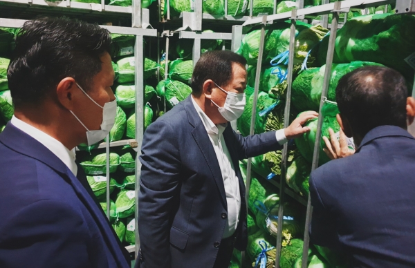 평창 산지 저온저장시설 현장 점검 * 한국농수산식품유통공사 박석배 상임감사(가운데)