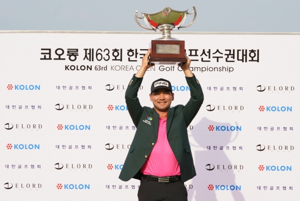 코오롱 제63회 한국오픈 골프선수권대회에서 우승한 이준석 선수