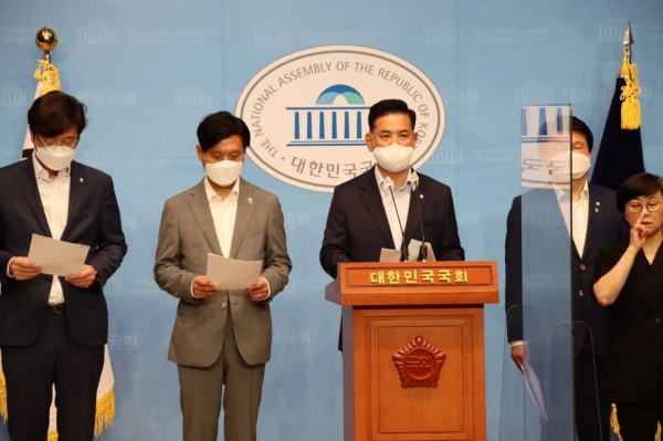 대전지역 국회의원들이 29일 오전 국회에서 K-바이오 랩허브 대전 유치를 촉구하고 있다.