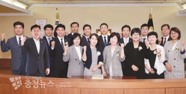 제8대 후반기 개원 16인 의원