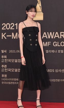 모델과 졸업생 15학번 이민지(고스트 소속)