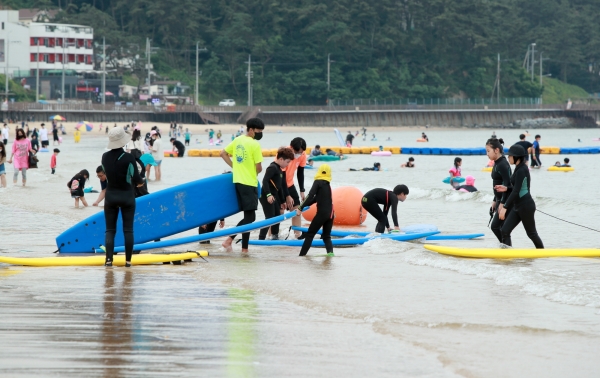 지난 3일 열린 만리포 해수욕장 개장식 모습.