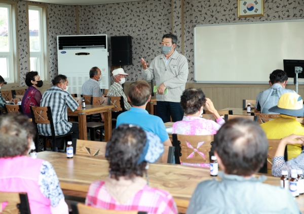 지난 5일 이원면 당산4리 다목적회관서 열린 ‘당산리 공동묘지 정비 주민설명회’ 모습.