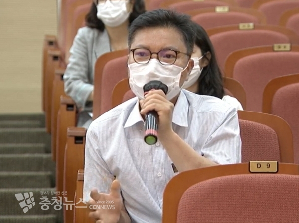 질의 하는 김대곤 고운동 주민자치회장