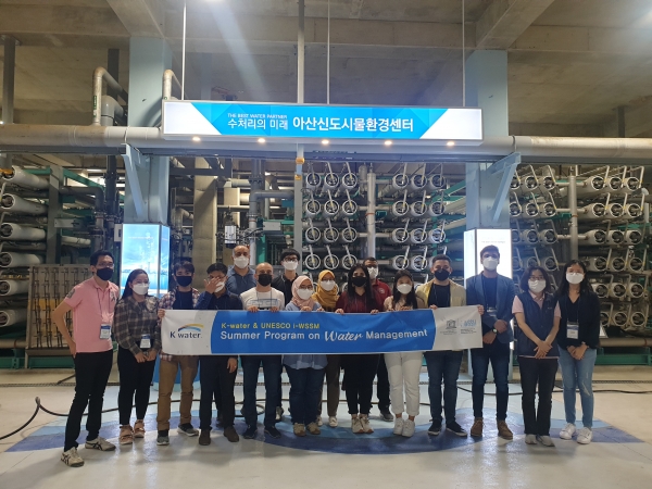 ‘물분야 글로벌 지식교류 플랫폼 역할 수행을 위한 상호 협력 협약’ 체결식 모습