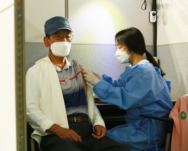 백신 접종 모습