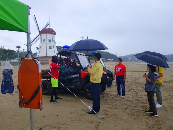 10일 춘장대해수욕장 개장에 앞서 코로나19 방역 및 수상안전 상황 점검 실시