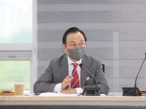 박상돈 천안시장이 지난 5일 간부회의를 주재하고 있다.