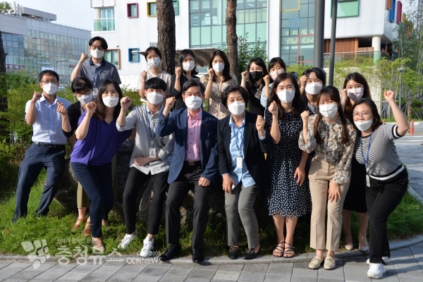 이은수 세종시 아동청소년 과장을 비롯한 직원들
