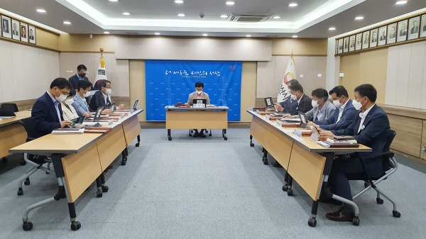 12일 시청 상황실에서 열린 시정조정위원회 모습