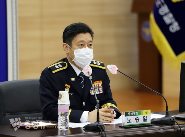 제33대 노승일 충남경찰청장이 13일 경찰 역사상 가장 중대한 변곡점을 맞은 점을 강조하며 경찰 본연의 업무에 충실할 것을 당부했다.