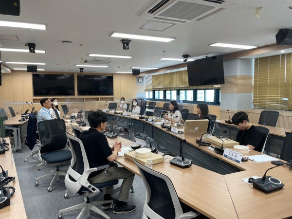 5일과 12일, 교내 비대면 화상회의실에서 이번 학기에 진행한 INo-CAM(Industries on Campus) 프리-인턴십(Pre-Internship) 프로그램의 성과와 향후 추진방향에 대한 간담회를 실시했다.