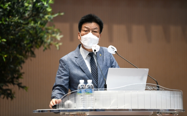 백석문화대 송기신 총장이 특강을 진행하고 있다.