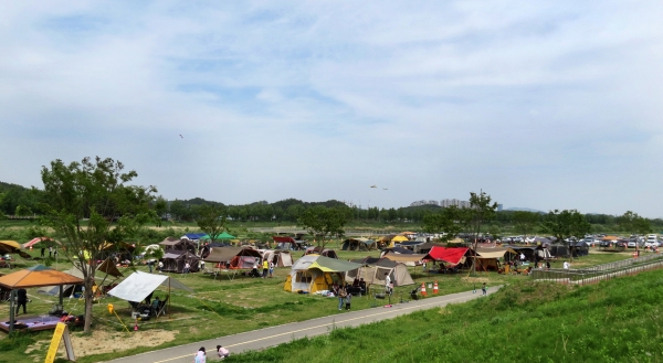 곡교천야영장 전경