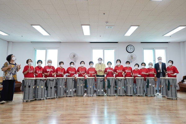 오세현 시장 난타 동아리 통통통 난타 방문 기념사진