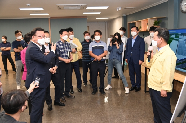 박정현 부여군수 현황 설명 장면