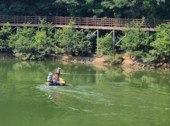 고복(용암) 저수지 녹조제거 모습