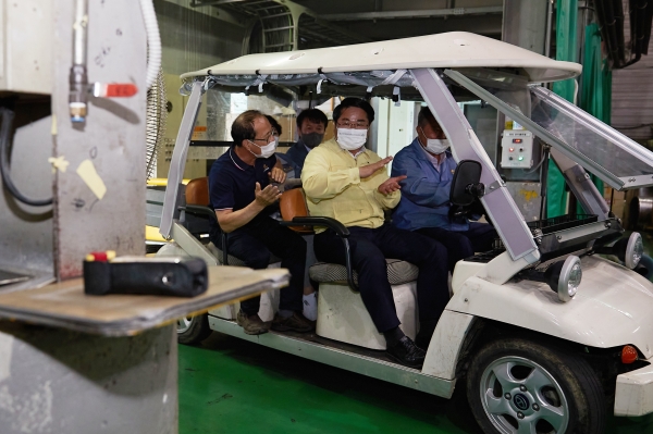 (주)대진 회사 생산시설 견학 장면
