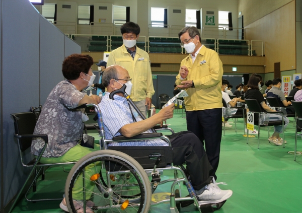 노박래 서천군수, 코로나19 백신 접종현장 점검 모습