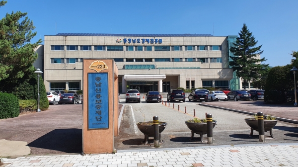 은행나무길 자율형 건물번호판 설치 모습