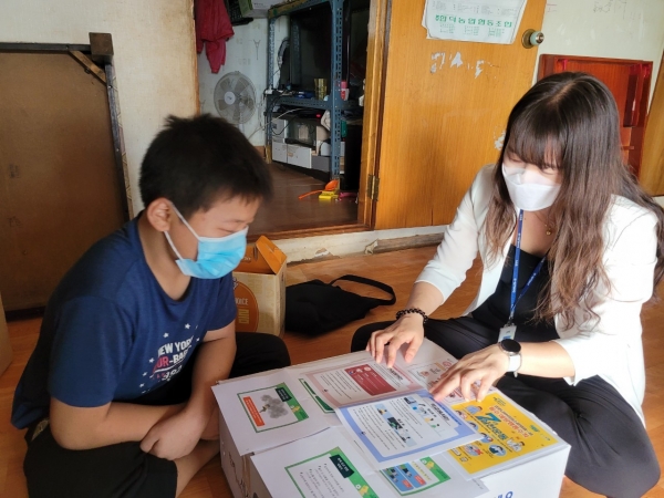 취약계층 아동 가구 방문 사진