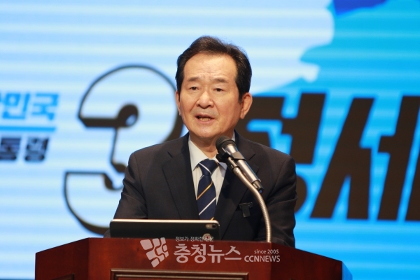 더불어민주당 대선 경선 후보인 정세균 전 국무총리가 10일 대전 기자간담회에서 모두발언을 하고 있다.