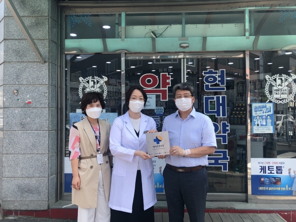 생명존중약국 현판식 진행 사진