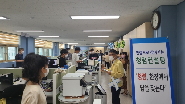 지난달 유성구 양기영 감사실장이 전 부서를 직접 방문하며 직원들을 대상으로 청렴교육 실시