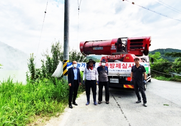 왼쪽 1번째 탄동농협 김홍윤 상임이사, 2번째 탄동농협 이병열 조합장