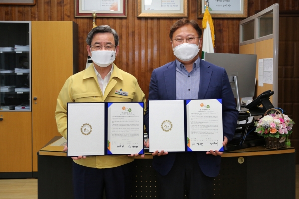 지난 19일 장항국가생태산업단지 생명과학기술클러스터에 생명과학기술 입주 1호 기업과 투자협약 체결