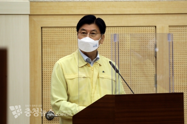 답변하는 이춘희 세종시장