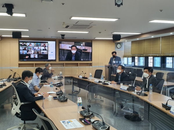 지난 19일 교내에서 온․오프라인으로 5차년도 LINC+위원회를 개최 모습