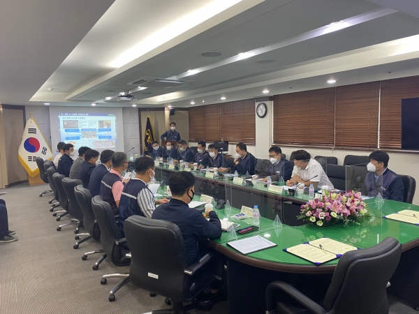 수도권본부가 25일 본부 회의실에서 DL이앤씨와 스마트 안전관리시스템 구축을 위한 회의을 진행하고 있다.