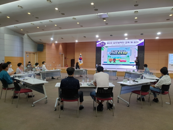 25일 천안시청 대회의실에서 여성친화도시 ‘천안여성청년 안심프로젝트’ 실무협력단 담당공무원들이 교육 및 회의 실시