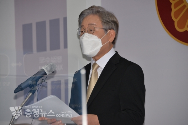 국가균형발전 및 자치분권 정책 발표회 하는 이재명 후보