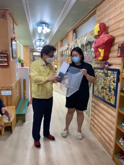 선우문 복지문화국장 어린이집 방역 점검 장면