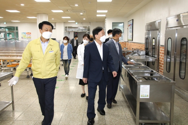 설동호 교육감, 학사운영 준비기간 학교 현장 방문 모습
