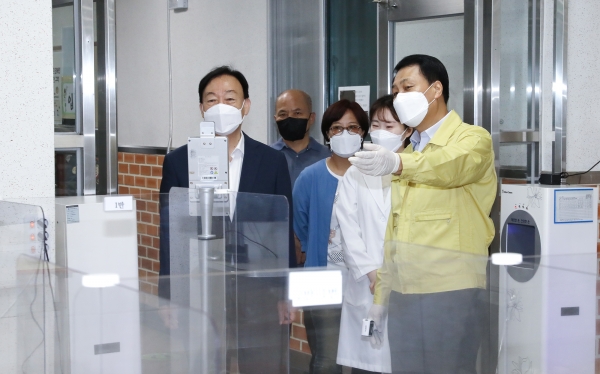 설동호 교육감, 학사운영 준비기간 학교 현장 방문 모습