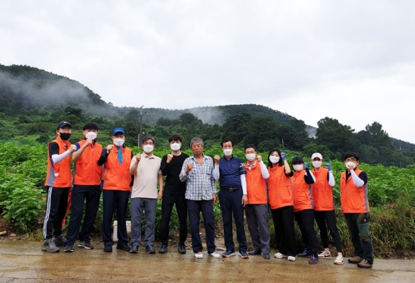 1일  대전 동구 상소동 청년농업인 포도 재배 농가 찾아 일손돕기 후 단체사진